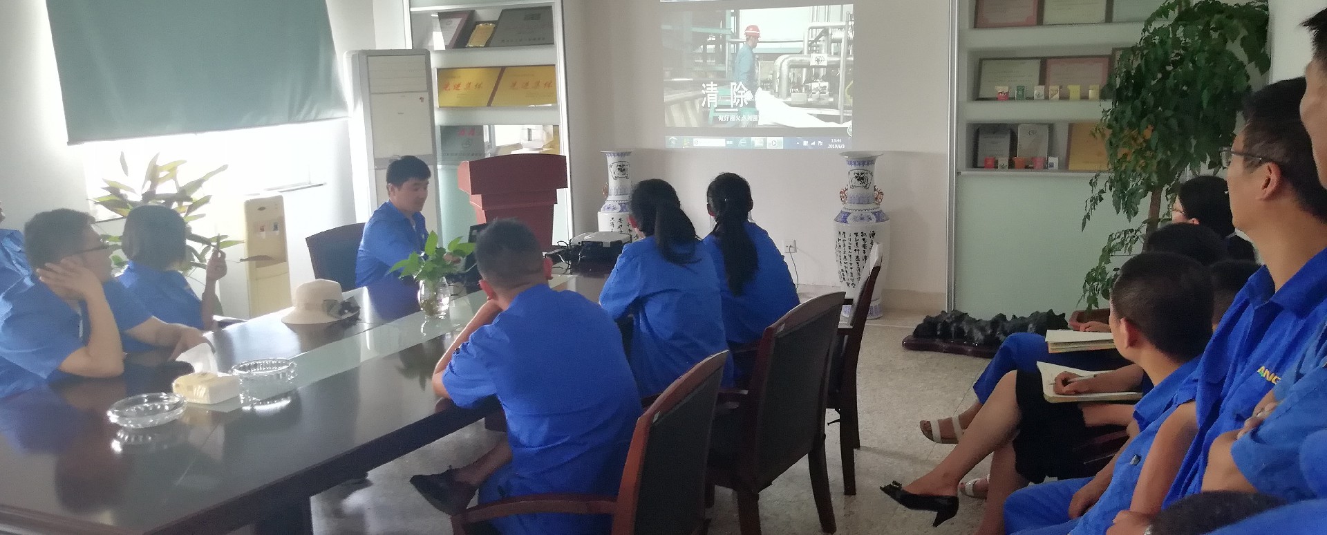 我司各部門參加消防安全知識培訓(xùn)